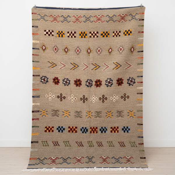 Gray Flat Rug – 150 × 105 cm (59” × 41”)