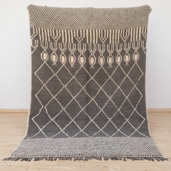Gray Rug – 245 × 160 cm (96” × 63”)